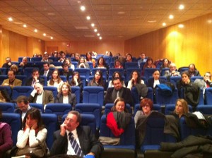 Aspecto del salón de actos. En primera fila, el presidente del CARL, D. Ángel gallego, y detrás de él las profesoras del IERI Dras. Inmaculada Marín, Maria Teresa Igartua y Macarena Sierra