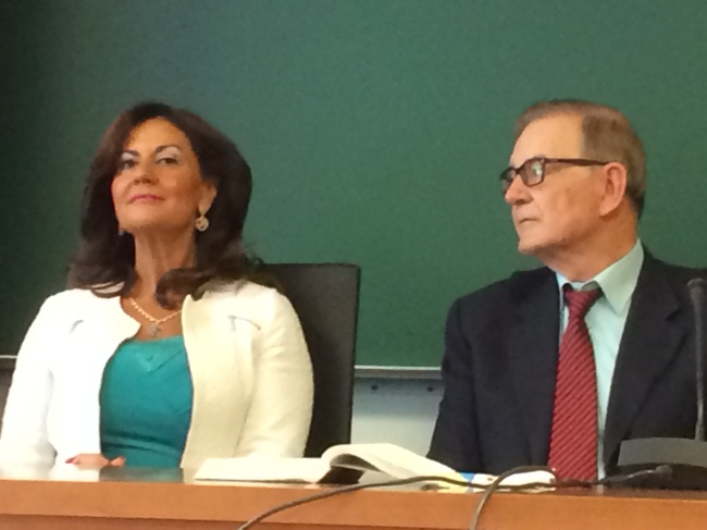 La magistrada Orellana Cano y el prof. Ojeda Avilés, en un momento de los debates.